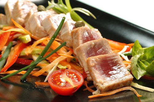 Seared tuna and vegetables